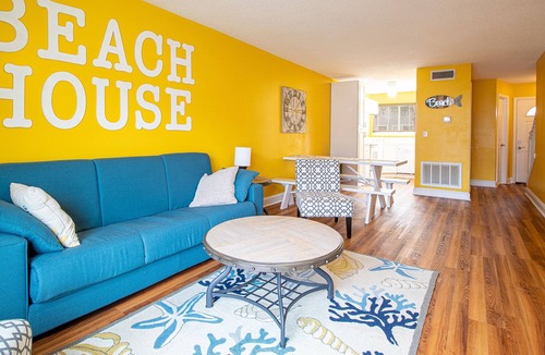 Biloxi Condo | Great 2 BR close to KAFB & we accept per diem! MAXIMUM 4 PEOPLE AT ANY TIME!