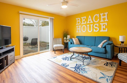 Biloxi Condo | Great 2 BR close to KAFB & we accept per diem! MAXIMUM 4 PEOPLE AT ANY TIME!