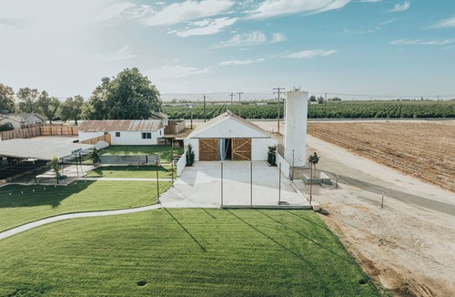Stanislaus County House | Great for groups: Romantic farmhouse with beautiful lawns and parking.
