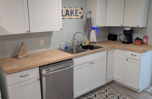 Lakeview Cottage | Great Front Porch with 3 Bedrooms and King Bed