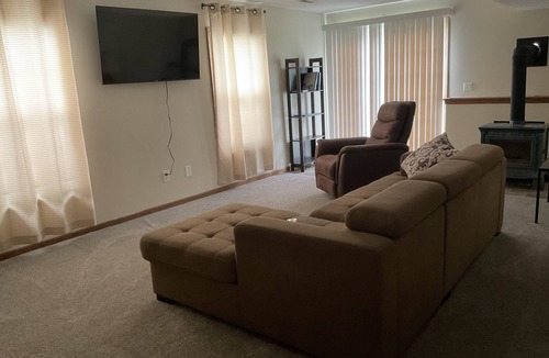 Howard House | Great Home for Golfers - 5 minutes to Apple Valley Golf Course.