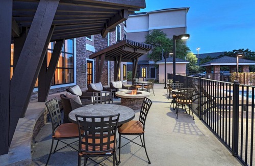 Hunter's Chase Apartment | Great location! Air-Conditioned Studio with Outdoor Pool Access, Free Breakfast + More!