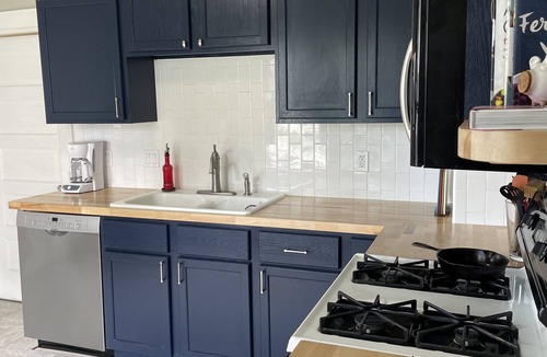 Dahlman House | Great Location! Cheerful 3+ bedroom close to the zoo and downtown!