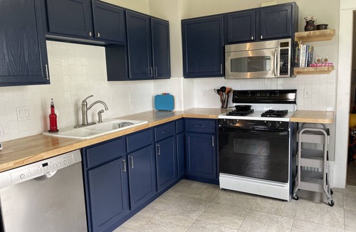 Dahlman House | Great Location! Cheerful 3+ bedroom close to the zoo and downtown!