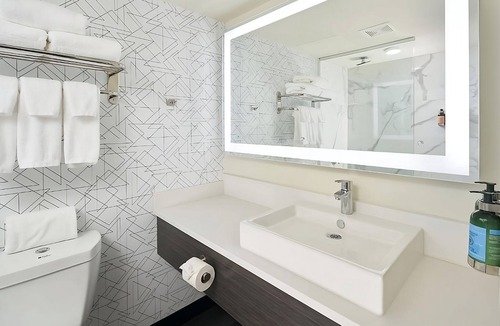 Riverside Hotel | Great Location Near Spokane Convention Center! 2 Pet-Friendly Units