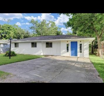 La Marque House | Great Modern Home Galveston Fishing Beach Shopping Restaurants