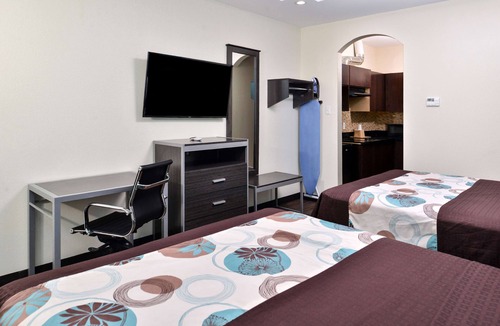 Spring Hotel | Great Relaxing Overnight Stay! 3 Spacious Units! Minutes Away to Old Town Spring