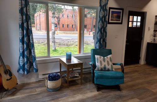 McCall House | GREAT REMODELED PET FRIENDLY COTTAGE! Walk to downtown and and the lake!