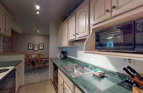Warm Springs Condo | Great Ski Condo w/Pool and Hot Tub Access - Walk to Lifts