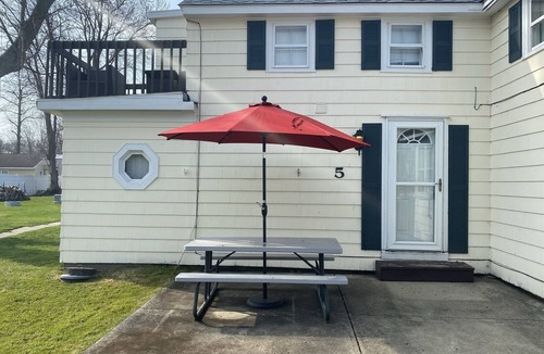 Geneva-on-the-Lake House | Great Strip Location |WalktoLake|Wine Country|Brewing Company|A/C|Grill&Firepit