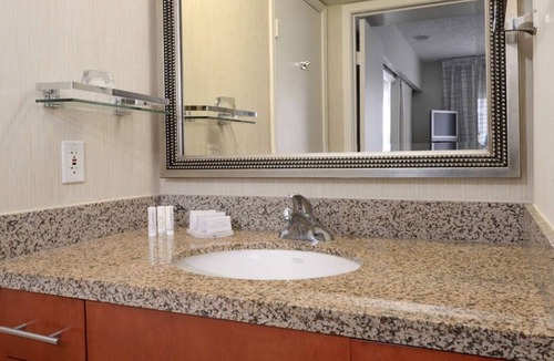 North Dallas Apartment | Great value hotel in Dallas! Pets are welcome! FREE Parking & Breakfast, Pool!