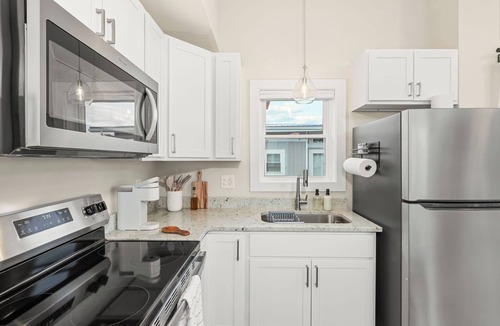 Daniels Hill House | Great Views near Downtown! | Couples Getaway