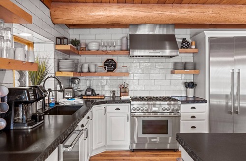 St. Charles Cabin | Green Canyon Estates-2 homes, hot tub, indoor sports court, 2 theater rooms