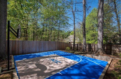 Greensboro House | Greensboro Manor with Hot Tub & Basketball Court