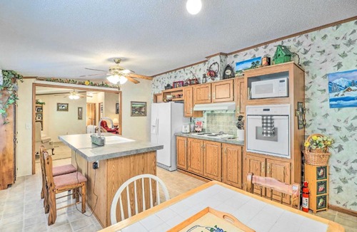 Greers Ferry House | Greers Ferry Getaway with Deck and Lake Access!