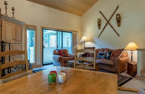 Warm Springs House | Greyhawk Condo 07