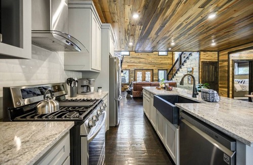 Pickens Cabin | Greyhawk Pines|Sleeps16|HotTub|Arcade|Shuffleboard