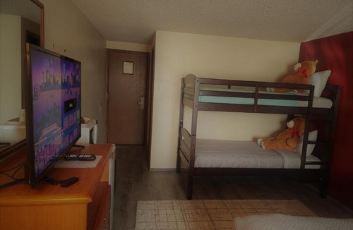 Evanston Hotel | Grizzly Inn
