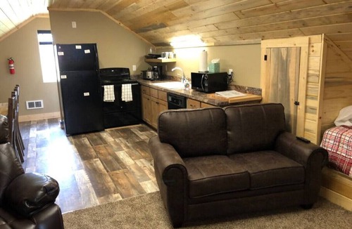 Island Park Cabin | Grizzly Loft Amazing Views 25 min to Yellowstone Loft