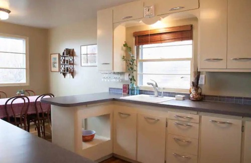 South Perry District House | Groovy Perry District/South Hill Mid-Century Home