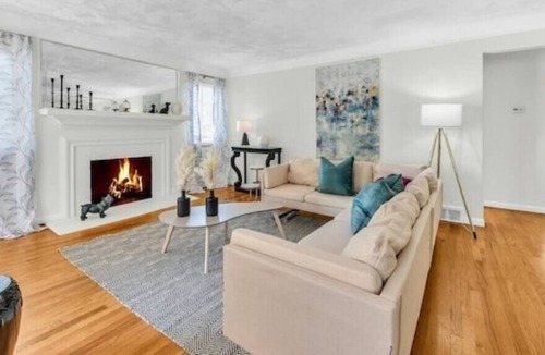 Detroit House | Grosse Pointe/Detroit Relaxing Family Home