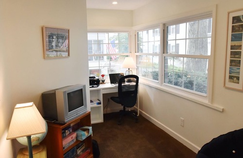 Vermilion Cottage | Grossman Cottage in Idyllic Linwood Park