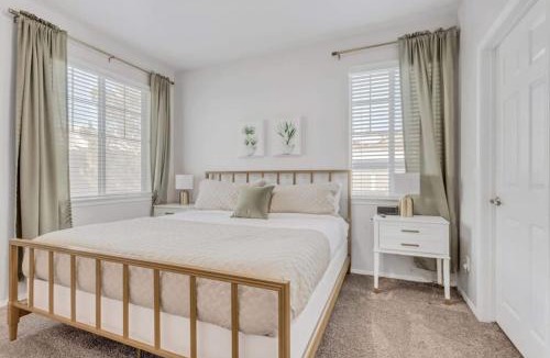 Clearfield Apartment | Ground Floor King Beds Pool Gym Near Hill AFB