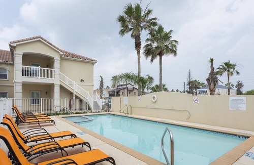 South Padre Island Condo | Groundfloor updated condo with nice decor! Pool and hot tub at complex! 1 block from beach!