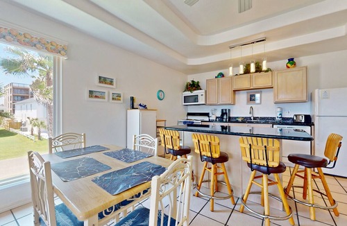 South Padre Island Condo | Group-friendly retreat with private deck - 3-minute walk to beach