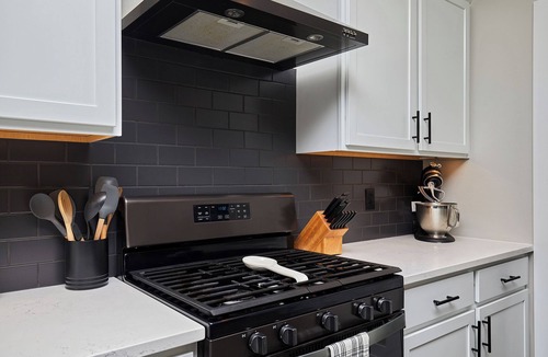Granger House | Group Friendly 4 Bed 3 Bath Home Sleeps 12 Close to Sports Complexes