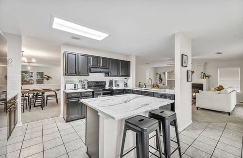 Gruene House | Gruene River Getaway - Large Luxury Modern Home - Walk to Historic Gruene