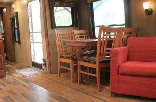 Gruene House | Gruene River Glamping - High & Dry
