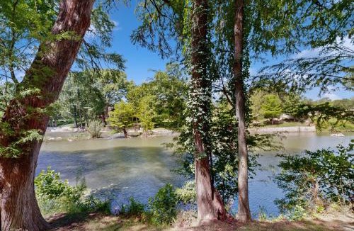 Gruene House | Gruene Riverfront 1st fl condo - pool & river access & walking distance to Gruene Hall