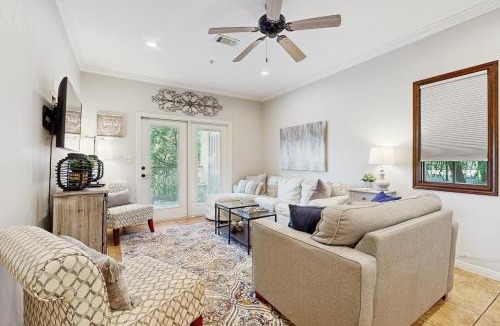 Gruene House | Gruene Riverfront 1st fl condo - pool & river access & walking distance to Gruene Hall