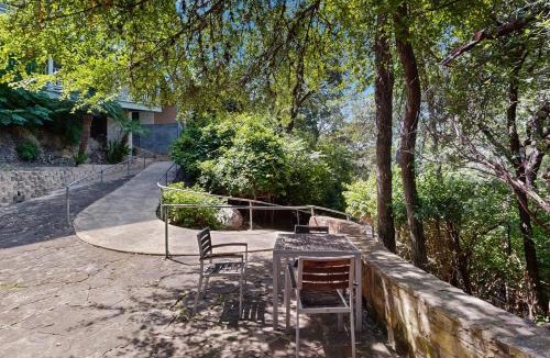 Gruene House | Gruene Riverfront 1st fl condo - pool & river access & walking distance to Gruene Hall