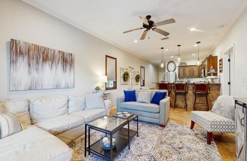 Gruene House | Gruene Riverfront 1st fl condo - pool & river access & walking distance to Gruene Hall