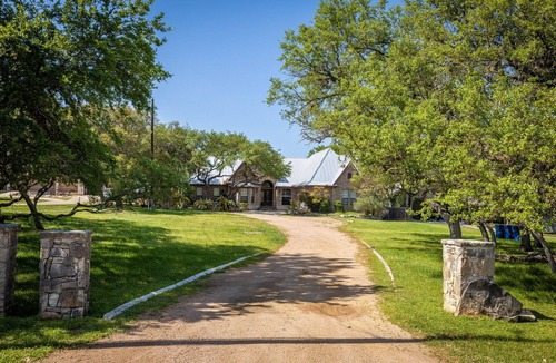 Gruene House | Gruene Vista on the Guadalupe - 1 mi to Gruene, 3 mi to Downtown NBTX, Panoramic Hill Country Views