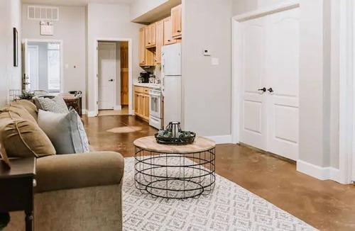 Gruene Apartment | GrueneGusthaus#1| Private Condo +Golf Cart Rentals