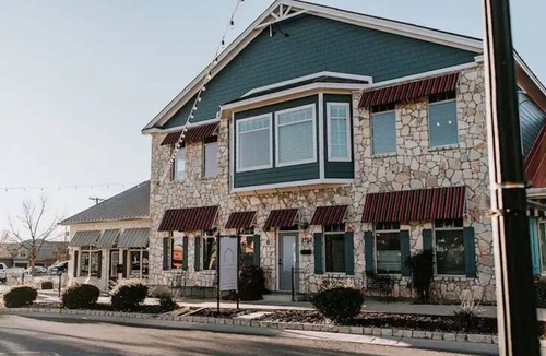 Gruene Condo | GrueneGusthaus #4|Private Condo+ Golf Cart Rentals