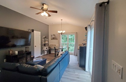 Willow Spring Apartment | Guesthouse on private 16 acre country estate.