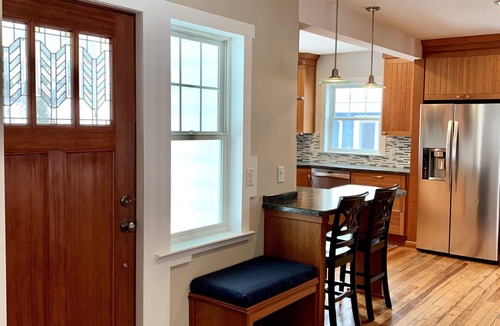 Mentor-on-the-Lake House | "Gull Cottage" - Lake Erie waterfront - Expansive Views, Historic Cottage Charm