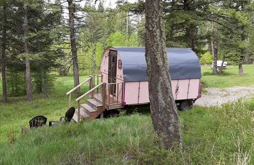 Eureka RV Rental | Gypsy wagon is located in Caribou Trail Wagon Camp