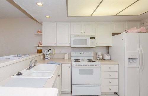 New Smyrna Beach Condo | HA508 - Top floor 1/1 condo with beautiful ocean views