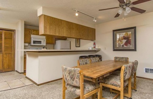 Ketchum Condo | Habitat Condo 2 Bedroom Community Hot Tub & Easy Walk to Downtown Ketchum