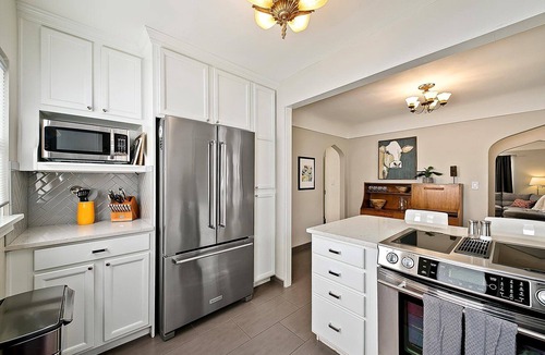 North End House | #HabitueHomes - Hand House - Hot Tub! 3 Floors!
