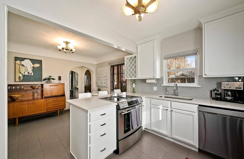 North End House | #HabitueHomes - Hand House - Hot Tub! 3 Floors!