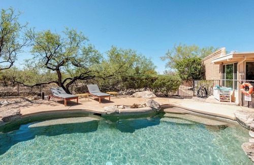 The Foothills House | Hacienda Riad: free pool heat, hot tub, views