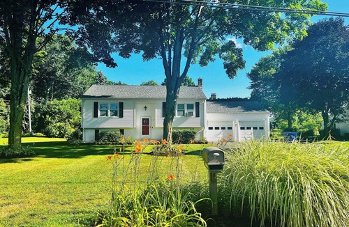 Hadley House | Hadley Amherst Location.Explore the Valley Colleges!