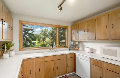 Great Falls House | Half Acre/Fenced Yard | Near Airport | Fire Pit| Pets Allowed