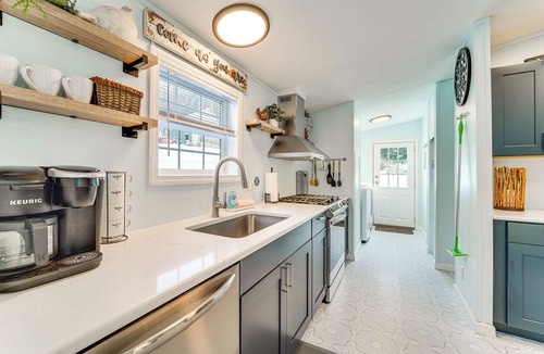 Altoona House | Half-Mi to Lakemont Park: Family-Friendly Home!